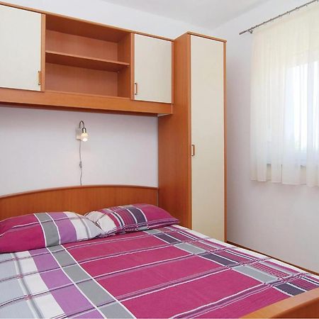 2 Bedroom Nice Apartment In Vir Esterno foto