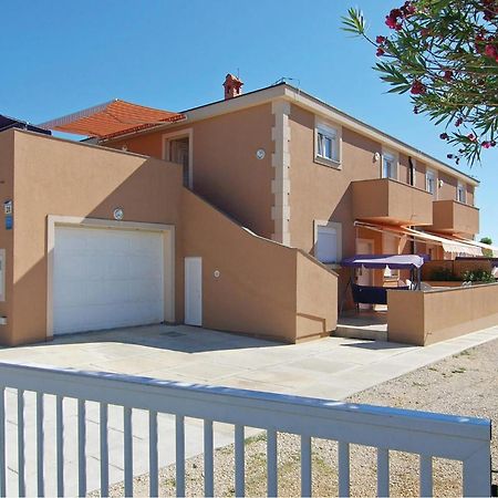 2 Bedroom Nice Apartment In Vir Esterno foto