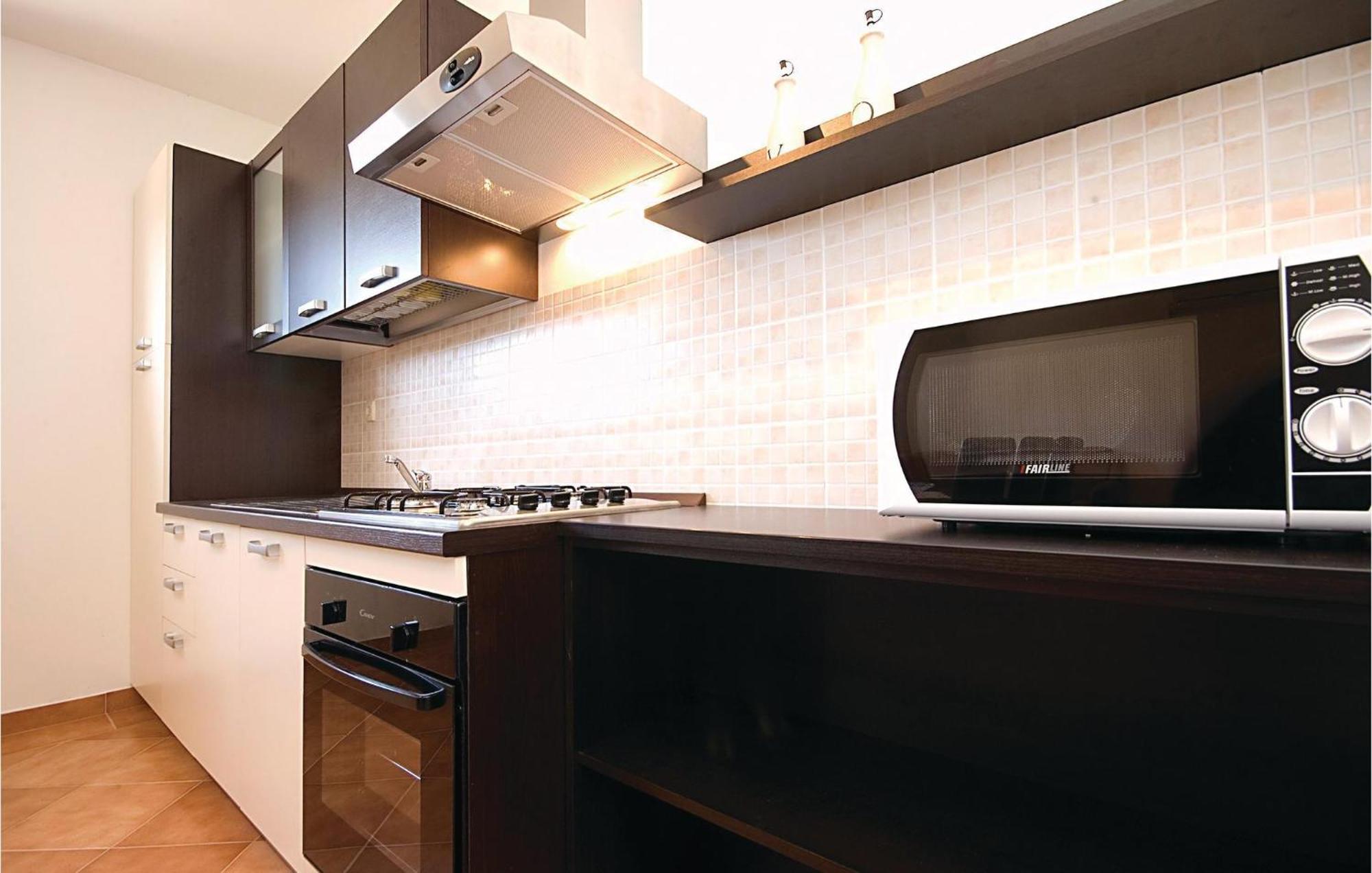 2 Bedroom Nice Apartment In Vir Esterno foto