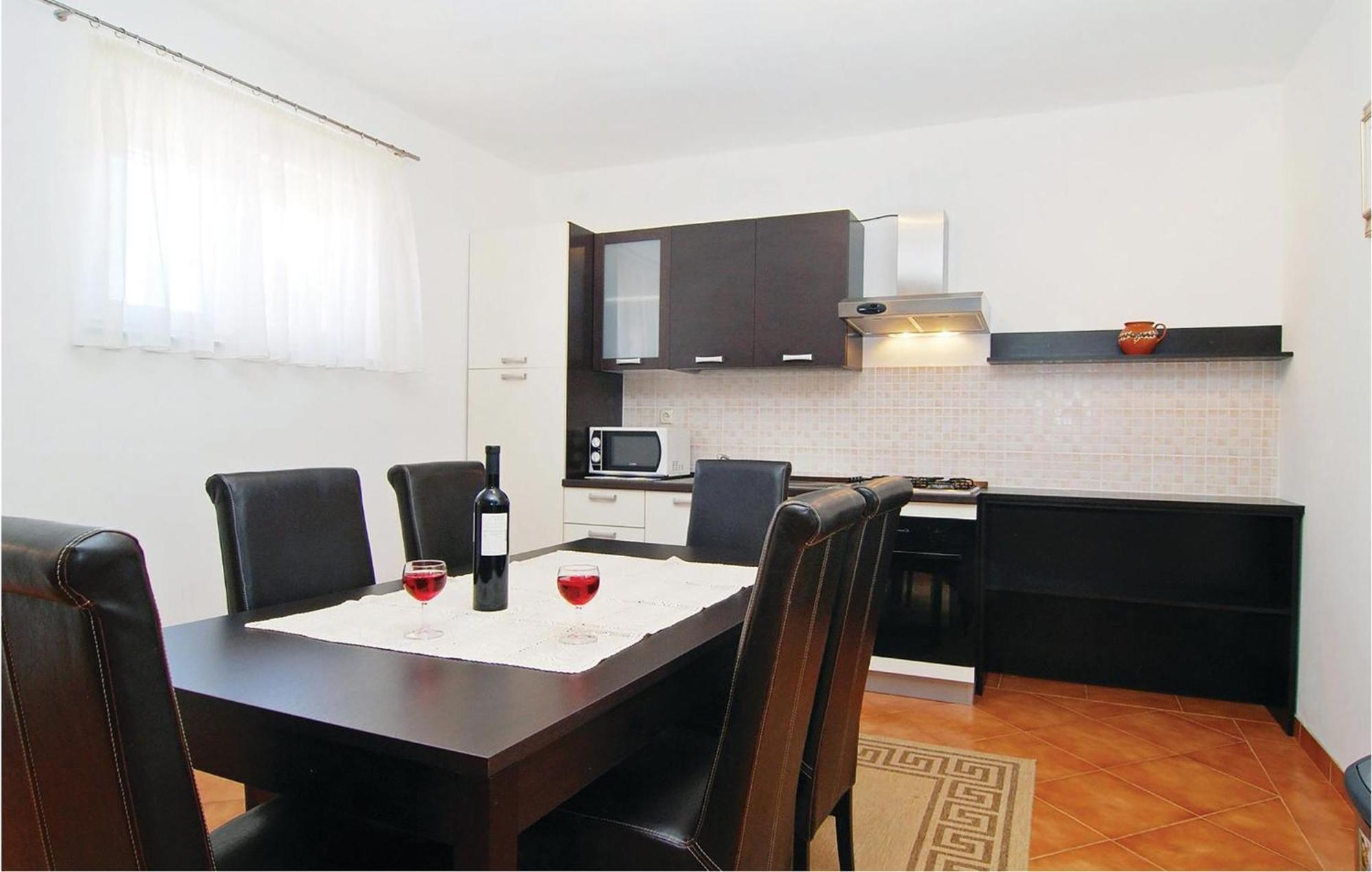 2 Bedroom Nice Apartment In Vir Esterno foto