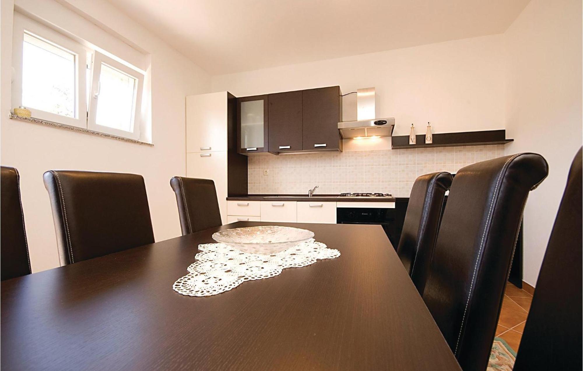 2 Bedroom Nice Apartment In Vir Esterno foto