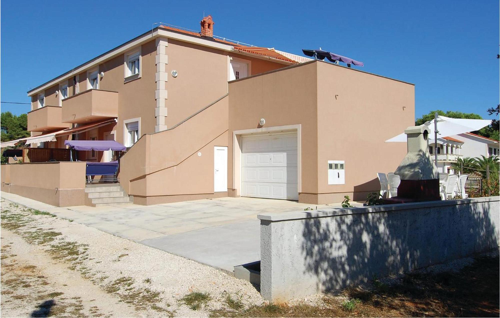 2 Bedroom Nice Apartment In Vir Esterno foto