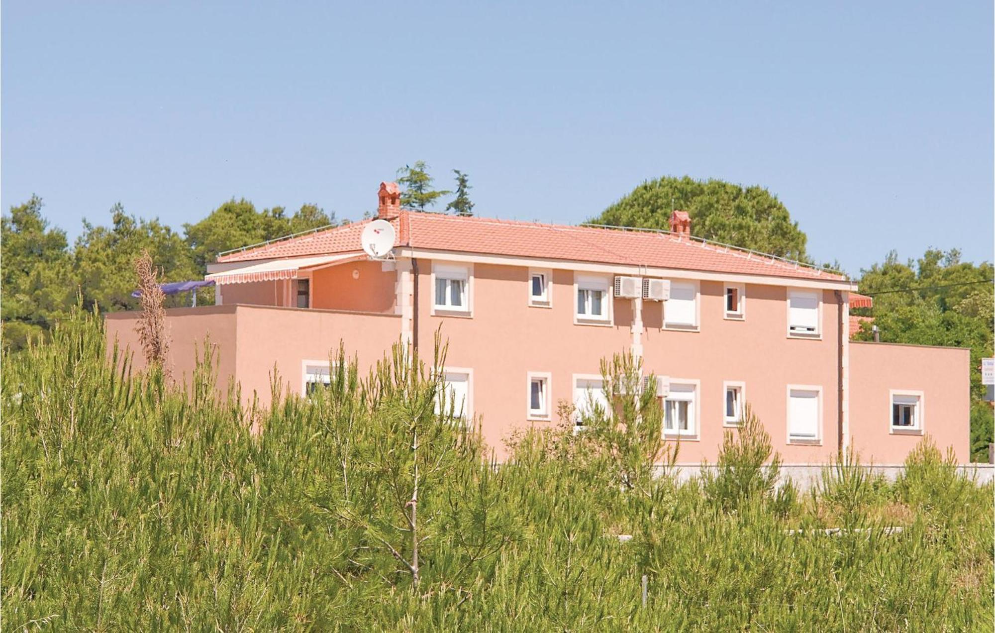 2 Bedroom Nice Apartment In Vir Esterno foto