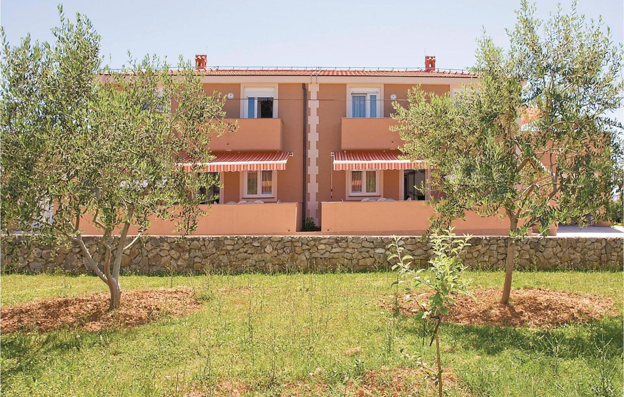 2 Bedroom Nice Apartment In Vir Esterno foto